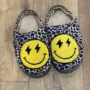Leopard Print Smiley Face Women's Slippers